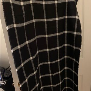Banana Republic Black & white window pane scarf